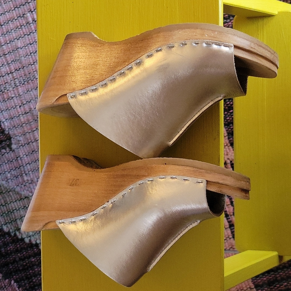 No. 6 Silver Wedge Clogs Size 37 (6-6.5)